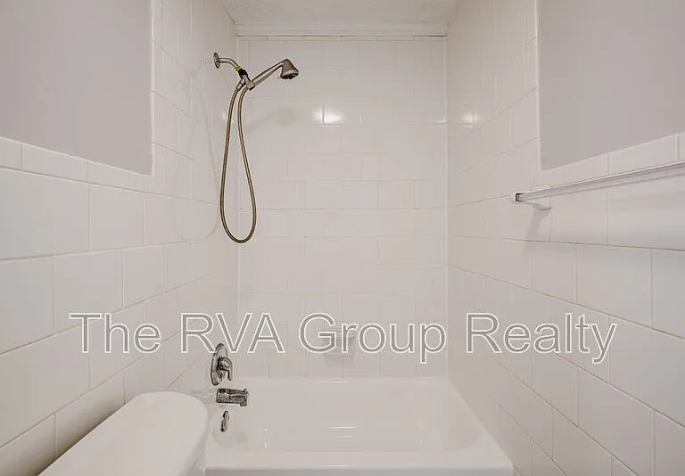 3807 Woodlawn St #8 — Photo 17