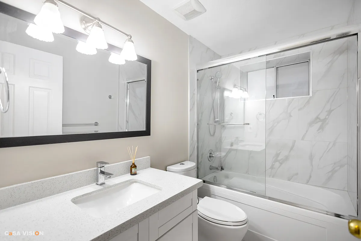 Building Photo - 22XX E 43rd Ave #BASEMENT