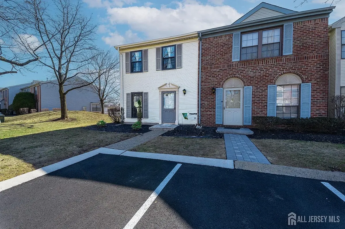 Building Photo - 220 Hampshire Ct