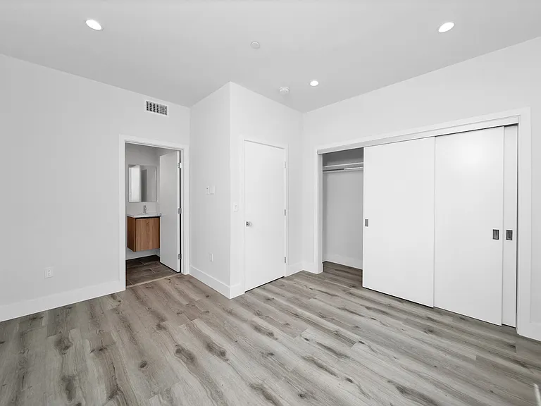11522 Emelita Property LLC — Photo 4