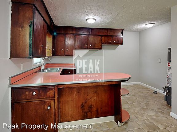 4th image of 2211 Costello Dr