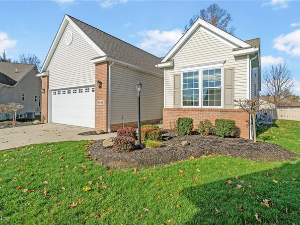 4135 Ledgewater Dr, Mogadore, OH 44260