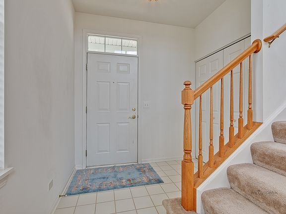 3rd image of 613 Schubert St
