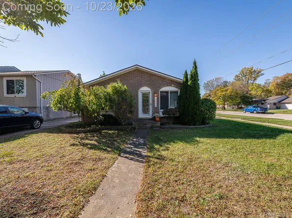 32004 Mount Vernon Rd, Brownstown, MI 48173