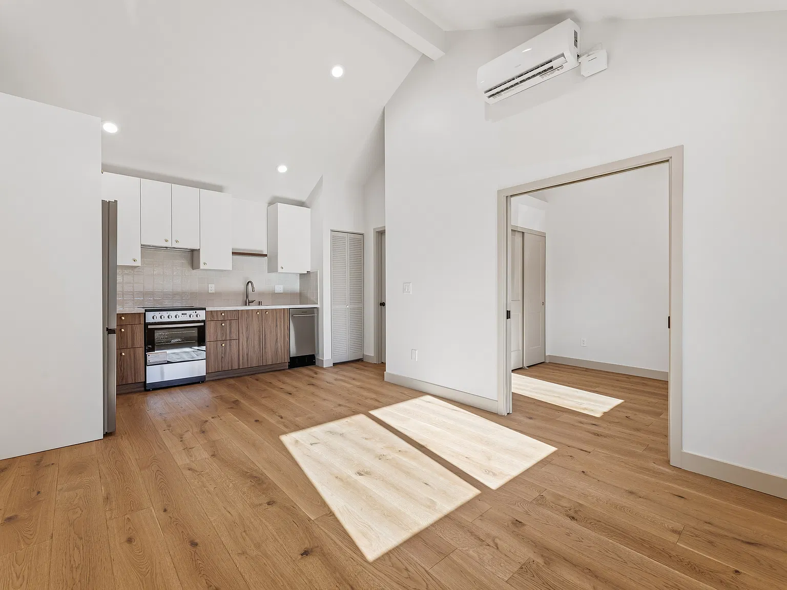 1 bed, 400 sqft, $2,095 — Photo 2