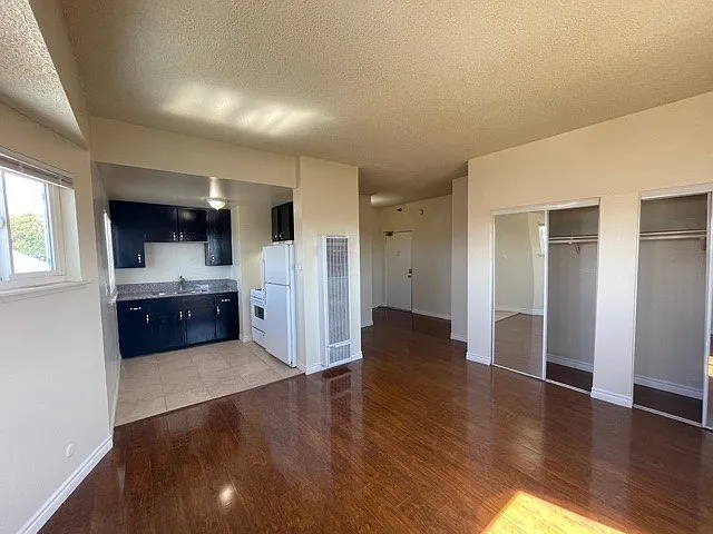 2600 W 8th Street — Photo 33