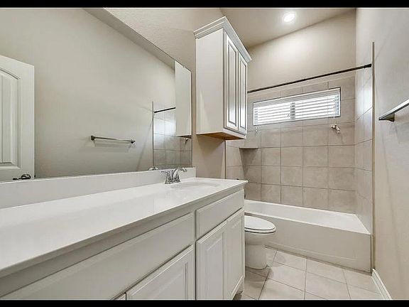 4th image of 3224 Sunny Hill Way