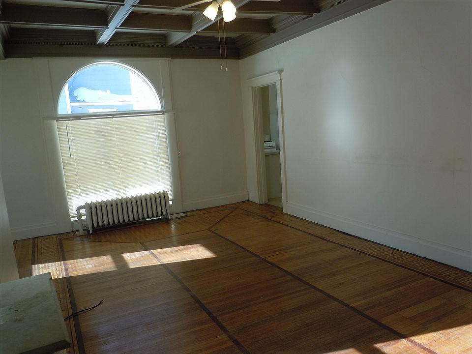 1st image of 610 Oak Ln