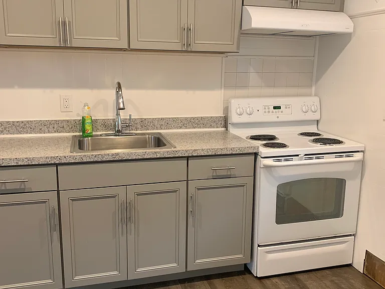 13 Gwynne Ln #4 — Photo 6
