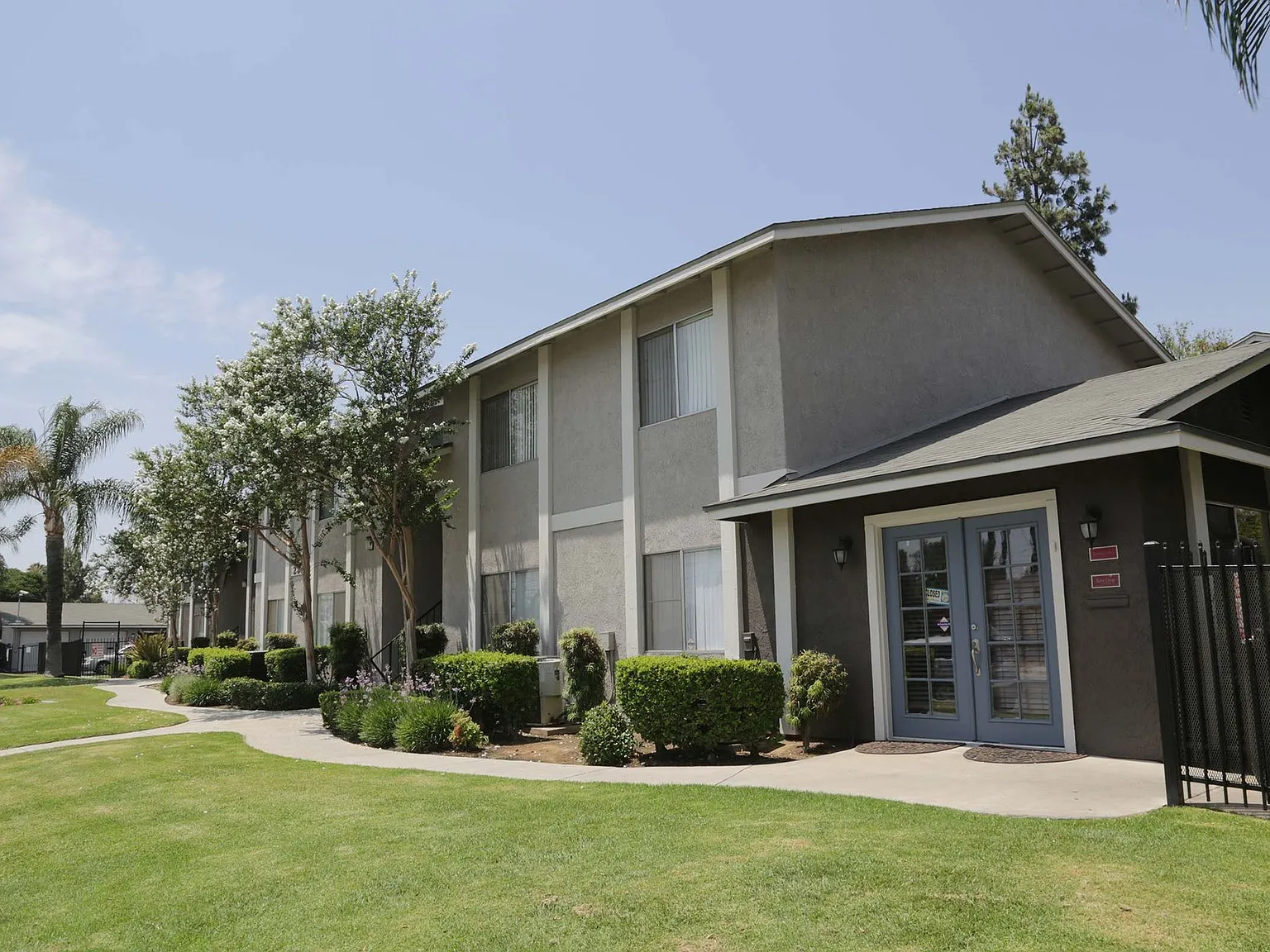 Summit Place Apartments — Photo 1