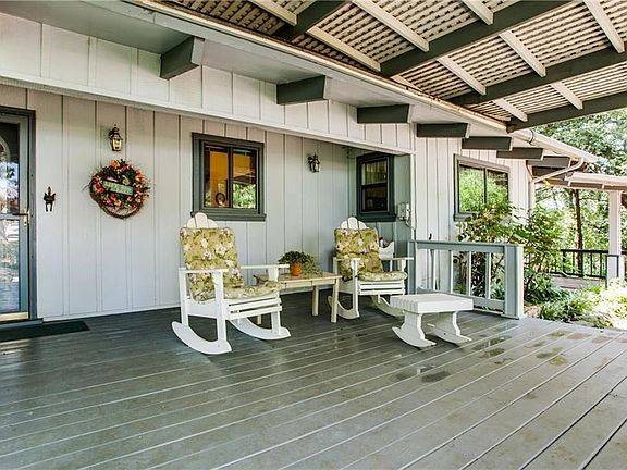 Front porch says Welcome!