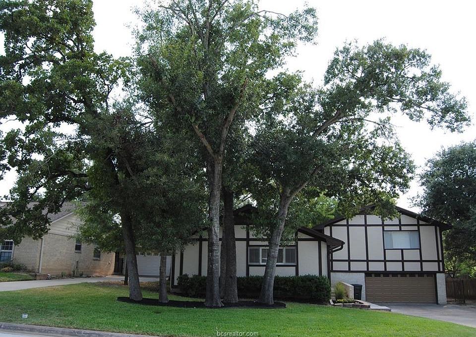 1st image of 3002 Camelot Dr