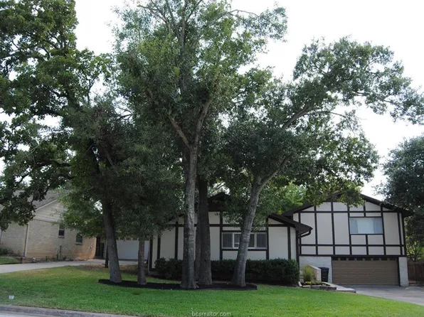 3002 Camelot Dr, Bryan, TX 77802