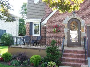 20 Knollwood Rd, Rockville Centre, NY 11570