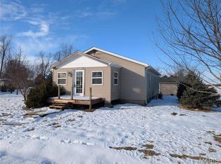413 N 6th St, New Douglas, IL