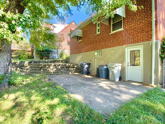4th image of 33 E Lakeside Ave