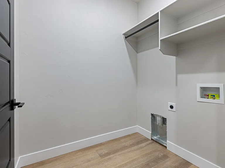 569 Idaho Ave — Photo 15