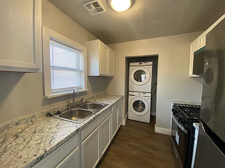 1130 N Ellison Ave — Photo 15