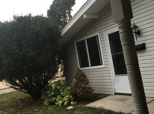 817 Village Trail Rd, Maumee, OH 43537