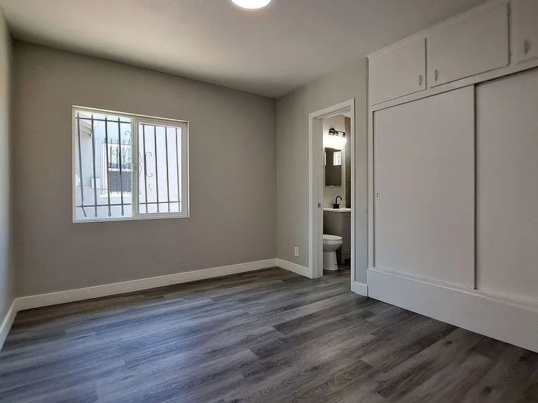 320 N 10th St — Photo 9