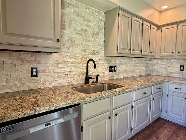 3602 Chapel Square Dr — Photo 21