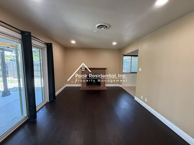 6739 Ferrier Ct — Photo 11