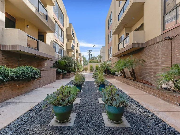 235 S Tower Dr #305 — Photo 33