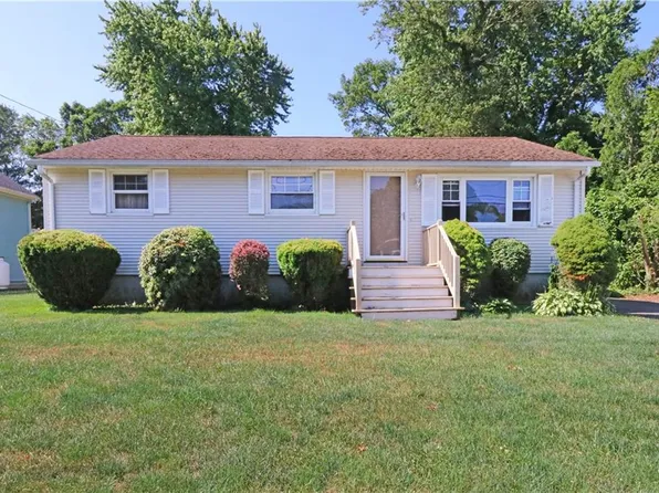 27 Louise Dr, Tiverton, RI 02878