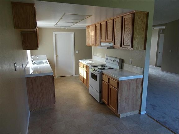 4th image of 7 Tetlow Ct