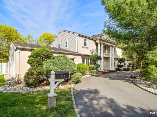 135 Westervelt Pl, Cresskill, NJ 07626