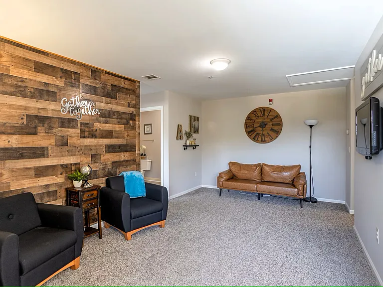 Autumn Ridge Apartments — Photo 37