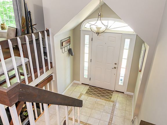 3rd image of 47 Butler Cir