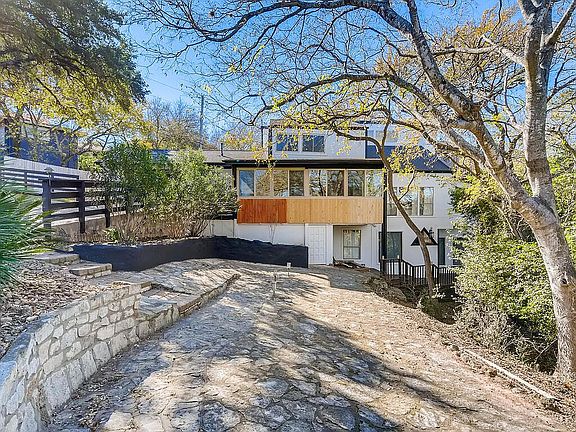 Guest house entrance 