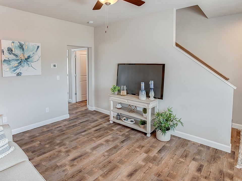 Living Room with lots of wall space.