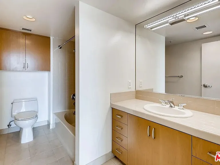 13700 Marina Pointe Dr #1225 — Photo 9