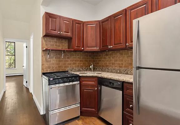 4th image of 308 E 105th St APT 3E