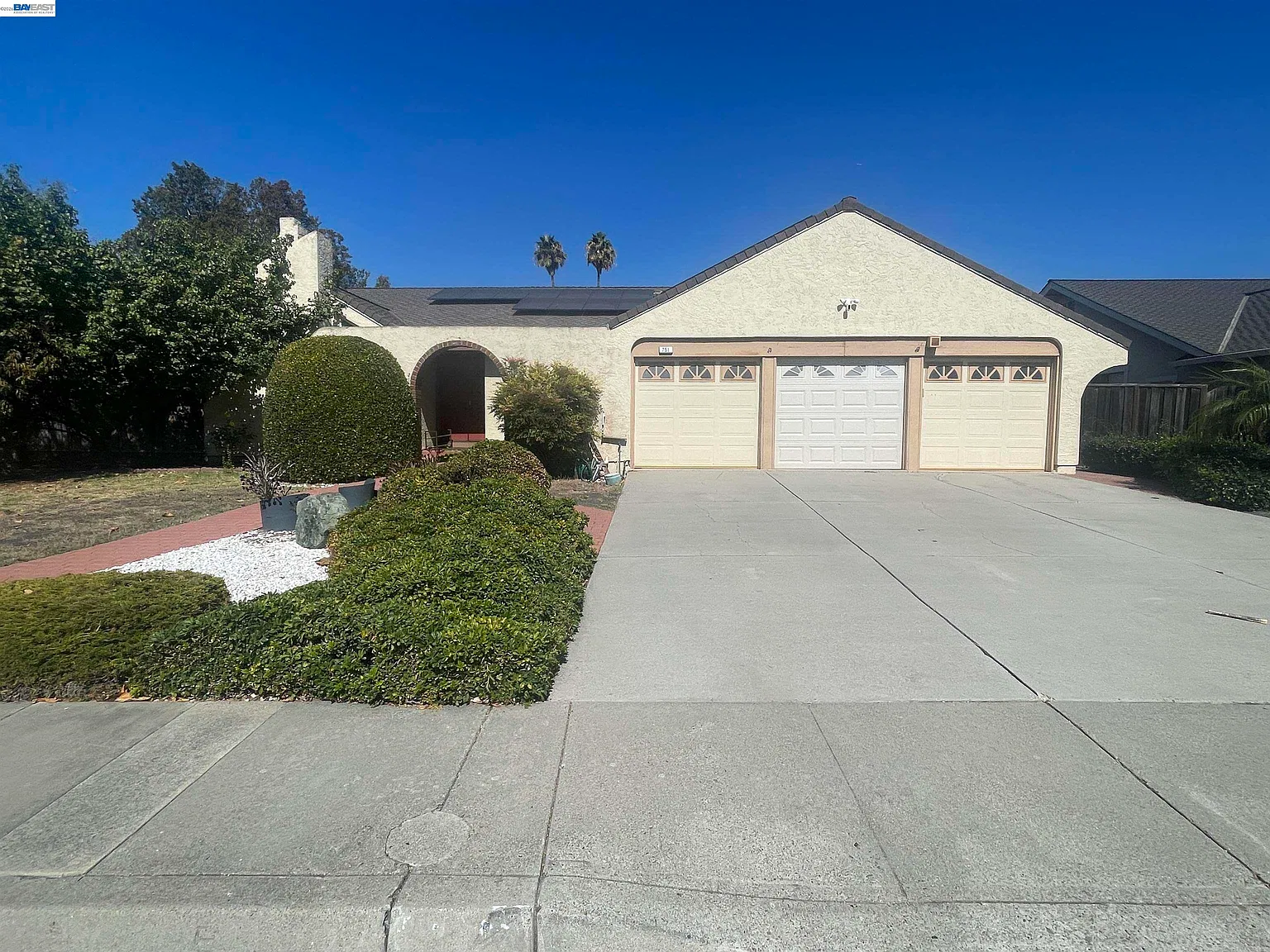 5 bed, 2383 sqft, $6,250 — Photo 2