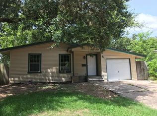 306 Azalea St, Lake Jackson, TX 77566