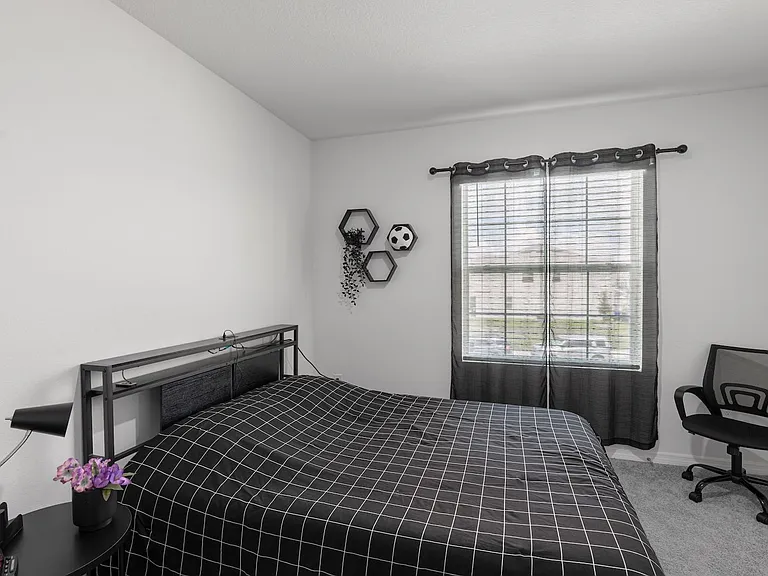1456 Isleta Loop — Photo 33