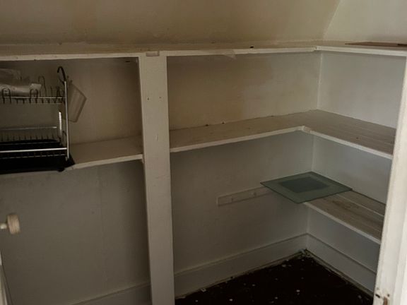 4th image of 16 Agnes St #3