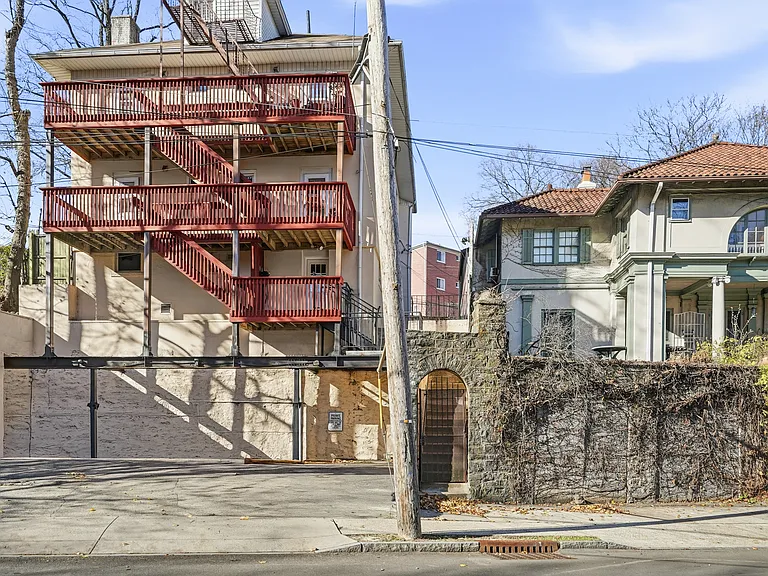 Battle Ave — Photo 33