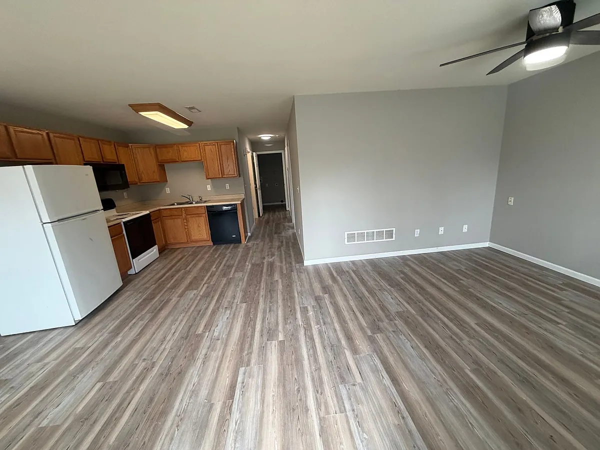 Building Photo - 110 Elaine Ave #B