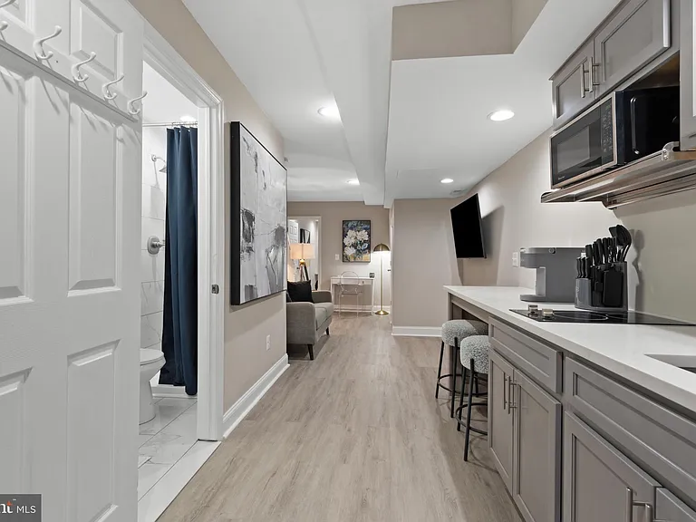 2219 E Chase St — Photo 38