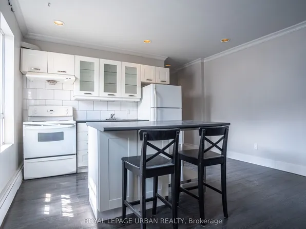636 Danforth Ave #2, Toronto, ON M4K 1R3