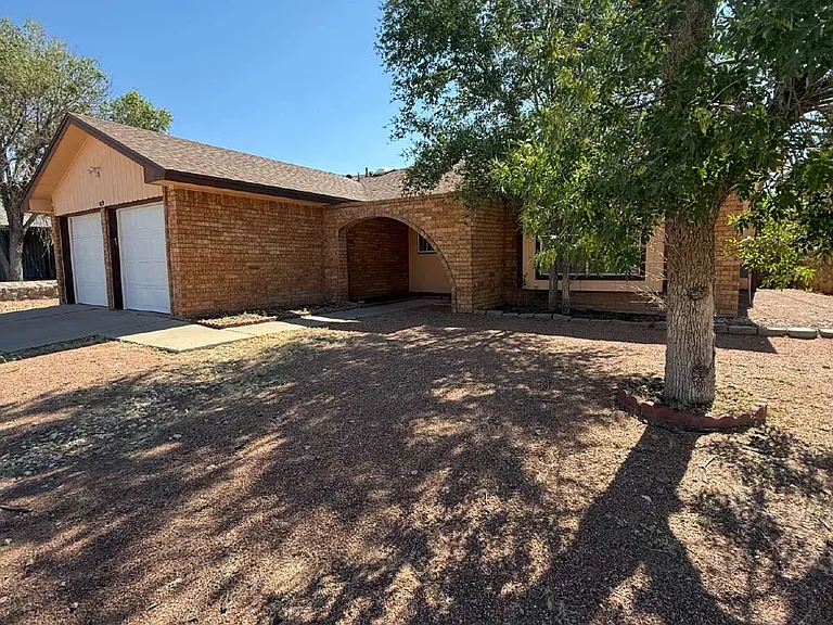 1670 Jones Ln — Photo 1