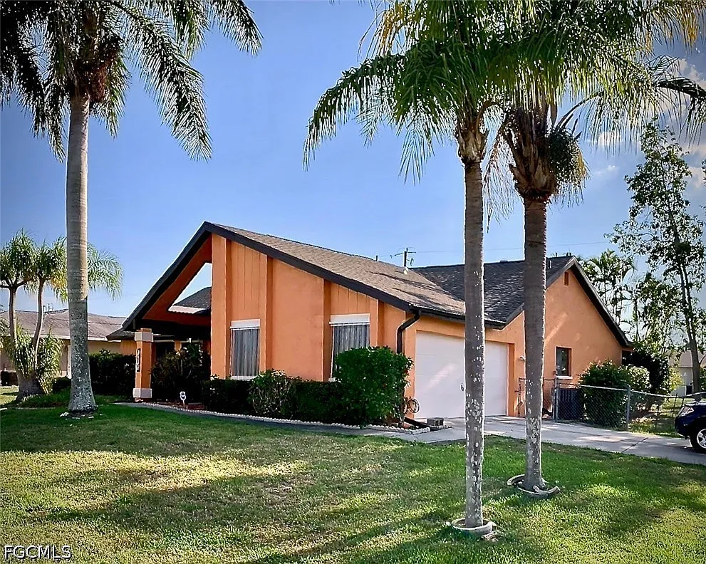 3 bed, 2.0 bath, 1882 sqft, $7,099 — Photo 2