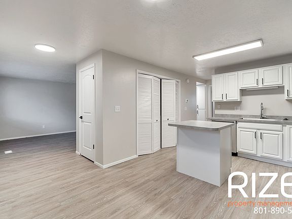 5th image of 1726 E Woodside Dr #41