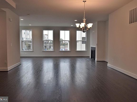 5th image of 42281 Belgrave Gardens Ter