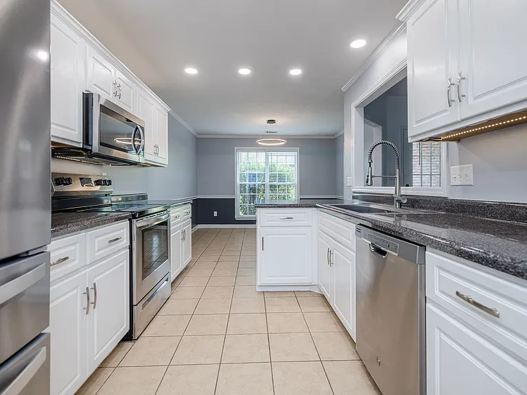 1053 Grove Landing Ln — Photo 17