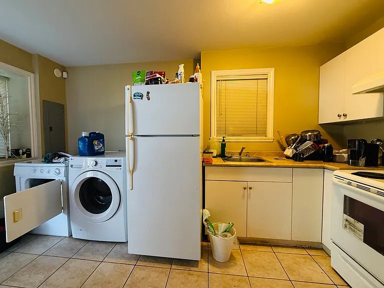 135 E 62nd Ave — Photo 6
